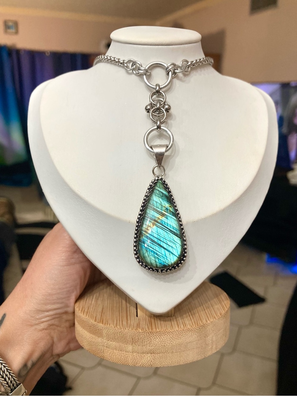Iridescent flash labradorite gemstone celtic knot lariat Y shape necklace. - Picture 14 of 15